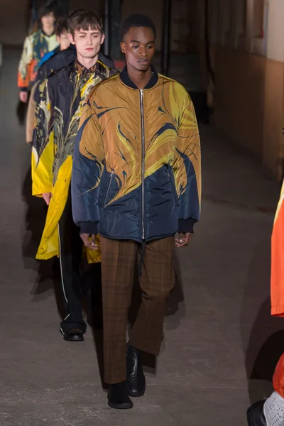 Look 76